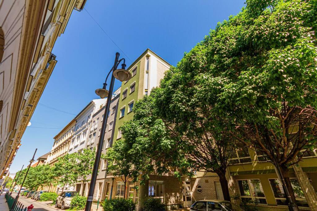 Roomy Apartment 80Sqm At City Center Free Parking Space, Ac & Balcony, Separate Ac In All Four Rooms — Photos 1
