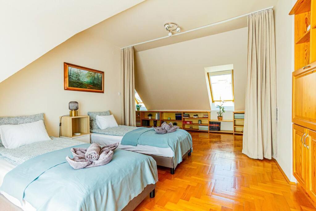 Roomy Apartment 80Sqm At City Center Free Parking Space, Ac & Balcony, Separate Ac In All Four Rooms — Photos 3